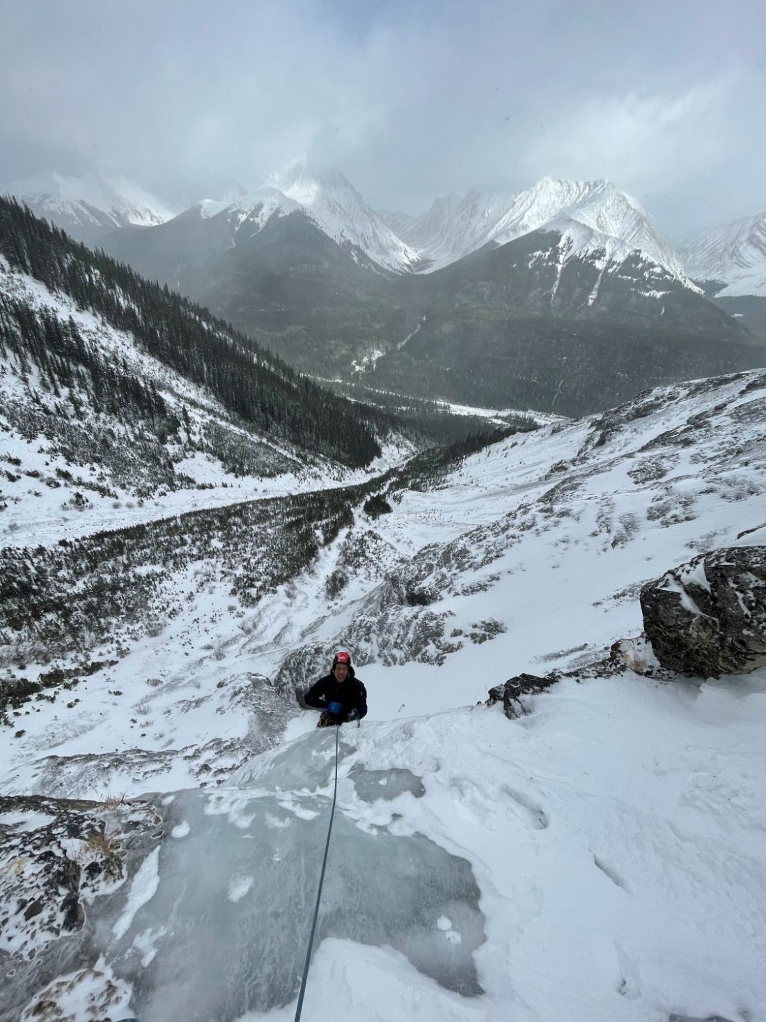 カナダ・アルバータ州・カナナスキスカントリーアイスクライミング ルート名『R&D』by 山田利行 ミレー（MILLET）公式オンラインストア